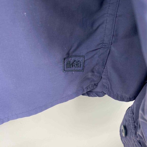 REI Button Front Shirt Mens Large Blue‎ Polyester Vented Pockets Roll Tab - Picture 5 of 8